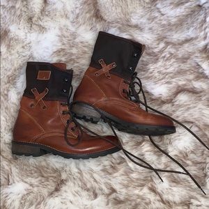 Plom leather Combat boots.